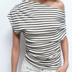 RUCHED STRIPED TOP 🤍
